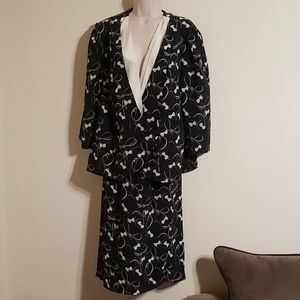 Carly circle women's black size 18 skirt suit